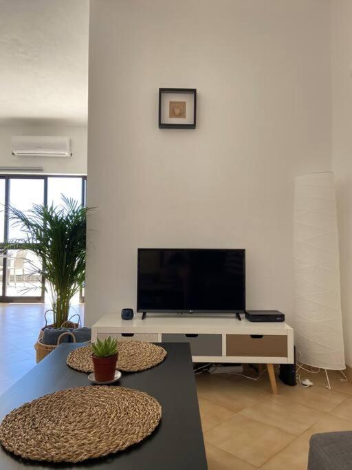 - Amazing Ocean View Apartment *